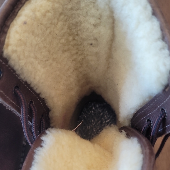 L.L. Bean Shearling Lined Insulated Boots - Picture 10 of 11